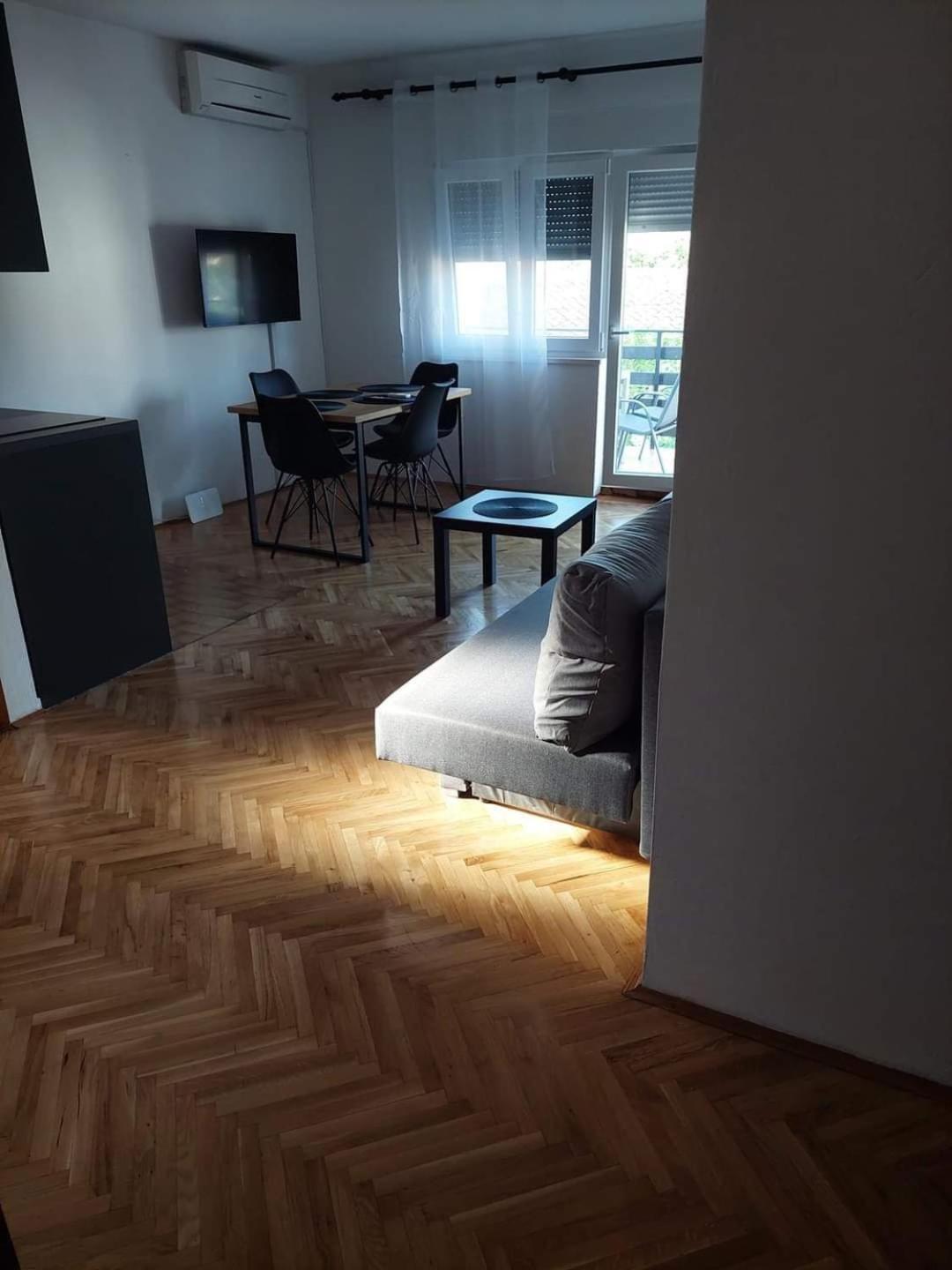 Apartmani Suhi Brod Μεντουλίν Εξωτερικό φωτογραφία