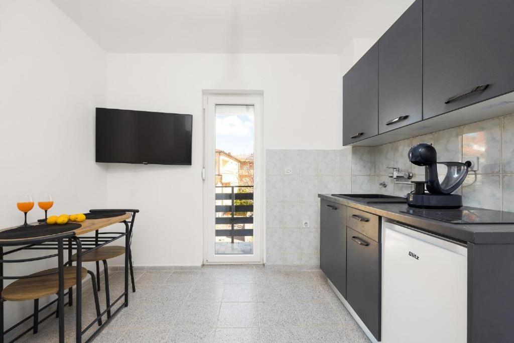 Apartmani Suhi Brod Μεντουλίν Εξωτερικό φωτογραφία